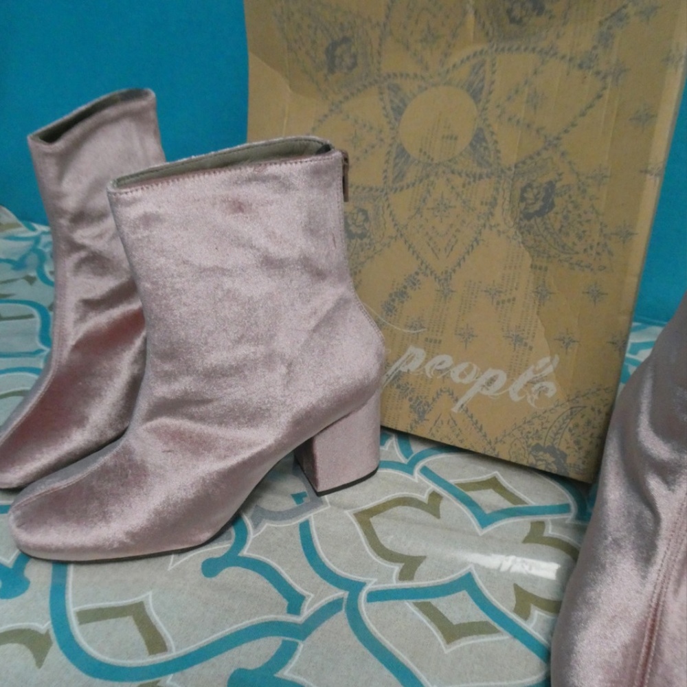 Free People Velvet Cecile Bootie Rose Block Heel Ankle Boots New! - Picture 12 of 12